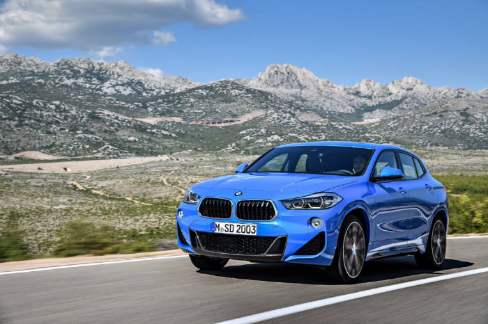 BMW 뉴 X2 주행 모습.