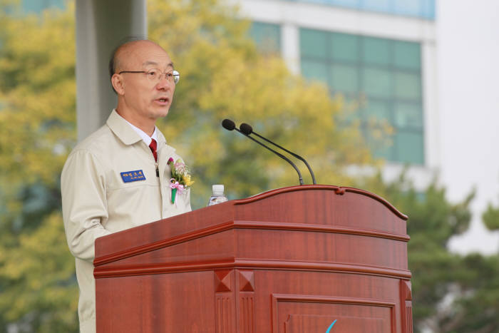 김조원 한국항공우주산업(KAI) 사장이 경남 사천 본사에서 신임 사장 취임사를 하고 있다.