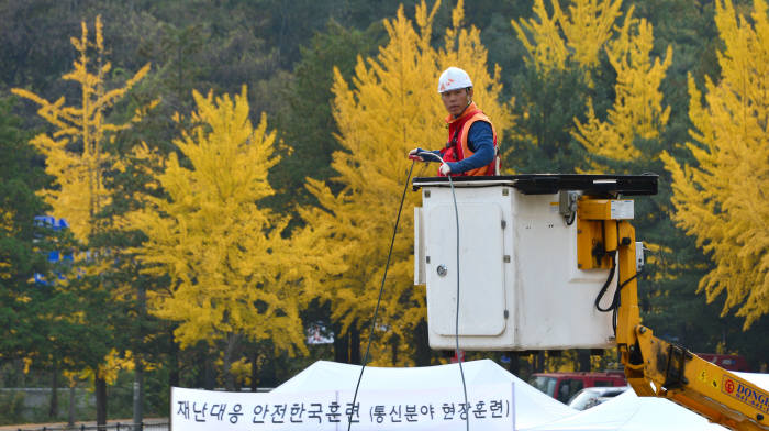 강진에도 빠른시간에 선로 복구완료