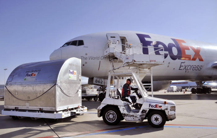 FedEx "연말 쇼핑 시즌 물동량 4억건 예상...역대 최대"