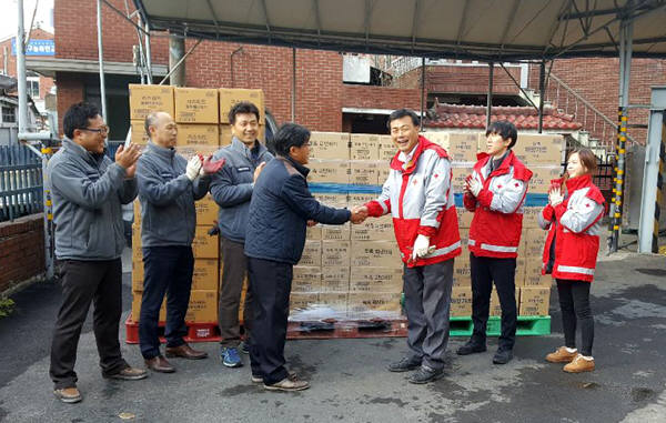 롯데제과, 포항 특별 재난지역에 과자류 전달