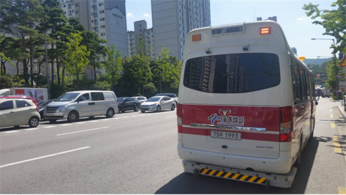 이성과 서울시가 함께 개발한 '차량 탑재형 멀티채널 GPR 장비'의 모습