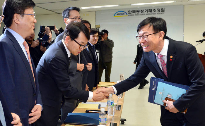 김상조 공정거래위원장, 유통업계와 간담회