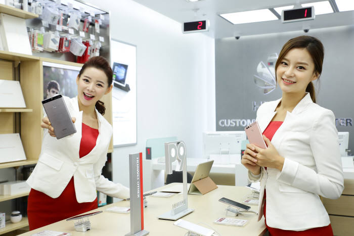 화웨이 “연말까지 서비스센터 67개로 늘려”