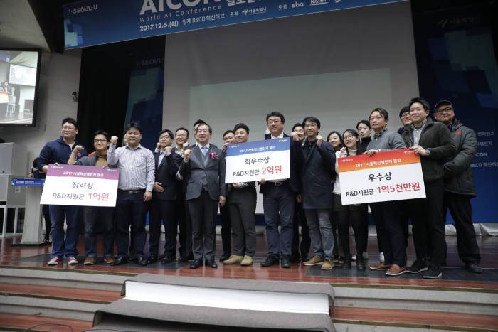 5일 서울시와 SBA는 서울 양재동 한국교원단체총연합회관에서 '2017 서울혁신챌린지' 시상식을 열고, 혁신기술 지원대상 16개를 최종적으로 선발했다. (사진=서울산업진흥원 제공)