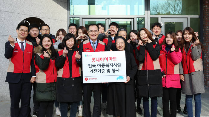 롯데하이마트, 전국 아동복지시설서 연말 릴레이 봉사활동 나서