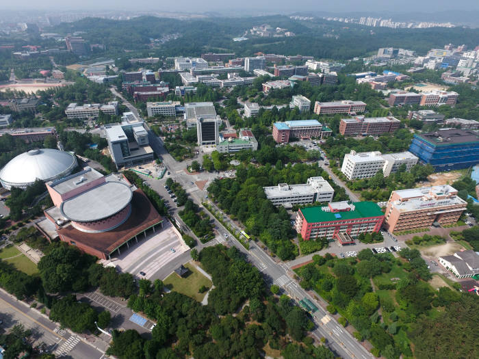 전북대는 26일 대학과 지역사회의 동반성장을 도모하기 위해 '2017 CBNU LINC+ 산학협력 페스티벌'을 개최한다.