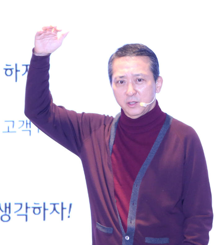 권영수 LG유플러스 부회장이 2일 시무식에서 조직문화혁신방안을 제시했다.