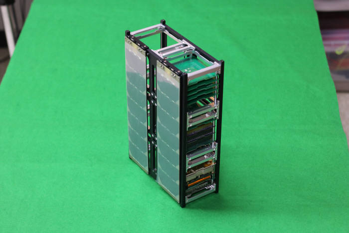 드림스페이스월드가 개발한 6유닛 큐브위성의 조립사진