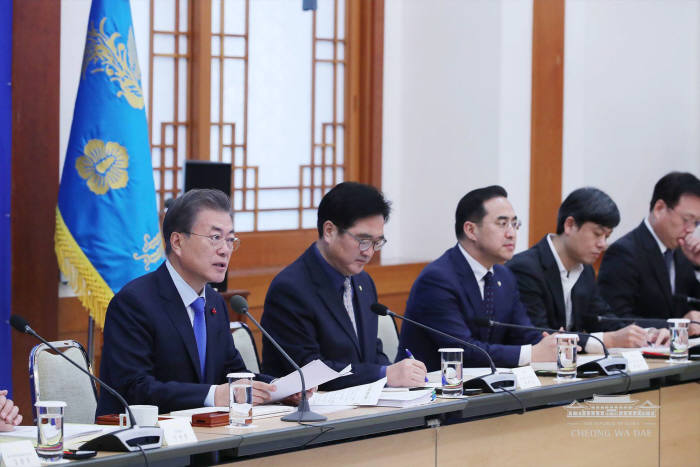 문재인 대통령이 22일 청와대에서 열린 '규제혁신 대토론회'에서 모두 발언을 하고 있다. <사진:청와대 페이스북>