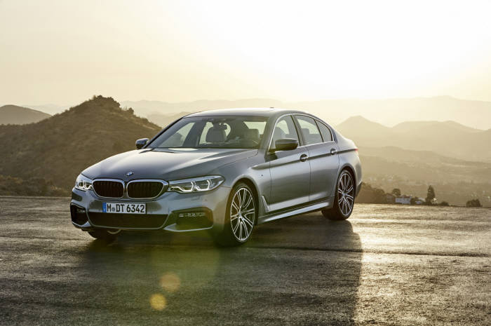 한국자동차기자협회 2018년 올해의 수입차로 선정된 BMW 뉴 5시리즈 (제공=BMW코리아)