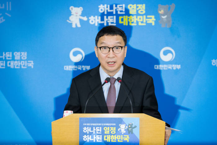 김학수 금융위 증권선물위원회 상임위원이 1일 서울 종로구 정부서울청사 합동브리핑실에서 '자본시장 제재절차 개선방안'을 발표하고 있다.