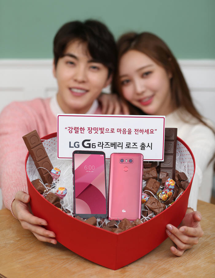 LG전자가 14일 'LG G6 라즈베리 로즈'를 국내 출시한다.