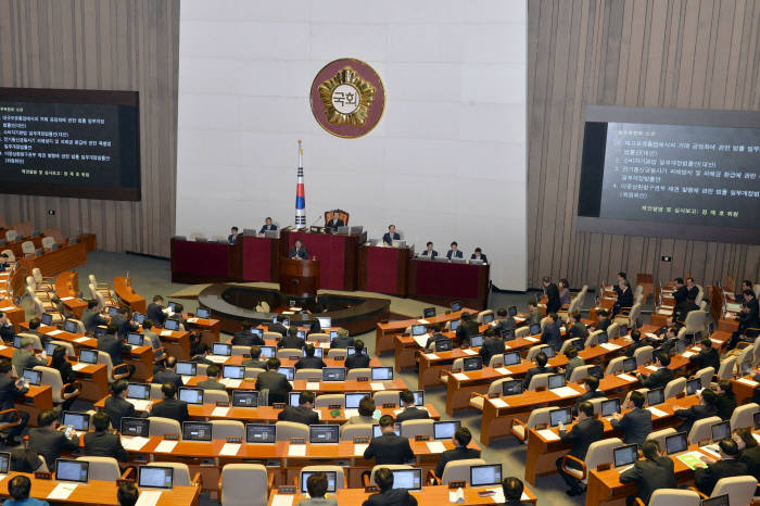 국회, 근로시간 단축 법안 상임위 통과...28일 본회의 처리 유력