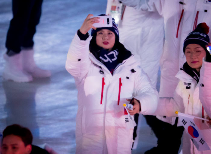 세계 패럴림픽 선수가 2018 평창 동계패럴림픽 개막식에서 '갤럭시노트8'으로 현장의 감동을 기록했다.