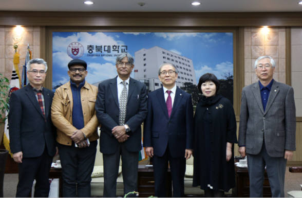 충북대학교와 인도 자미아밀라이슬람국립대학교는 업무협약 체결 및 교환학생 교류 활성화로 양교 간 협력 방안을 논의했다.