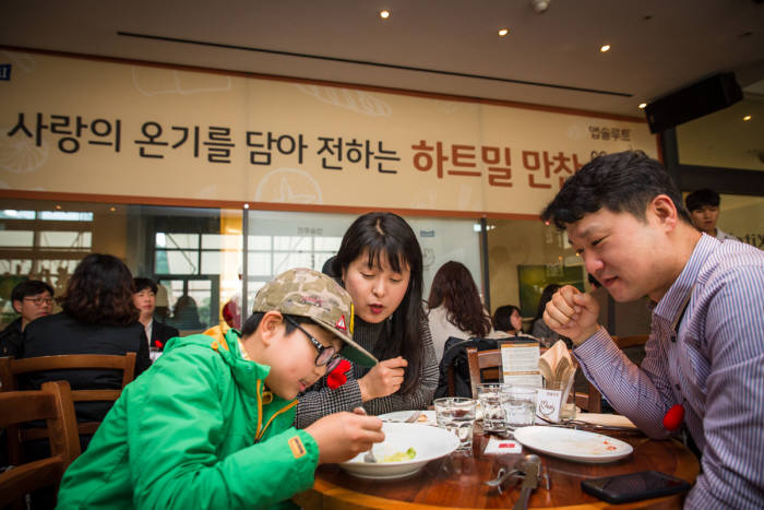 매일유업 앱솔루트, 선천성 대사이상 환우들을 위한 하트밀 만찬 행사.