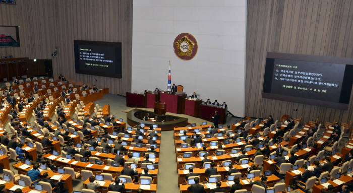 대통령 개헌안은 5월 24일이 '마지노선'