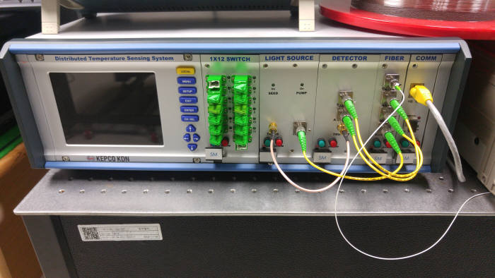 한국광기술원이 개발한 '광섬유 분포형 온도 모니터링 시스템'.
