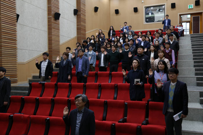 광주정보문화산업진흥원은 17일 광주CGI센터에서 전체 임직원이 참가한 가운데 '투게더(Together) GITCT! 행복한 직장, 함께 만들기' 선언식을 개최했다.