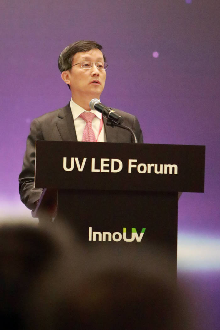 박종석 LG이노텍 사장이 29일 개최한 '중국 UV LED 포럼'에서 참석자들에게 인사말을 하고 있다. (사진=LG이노텍)