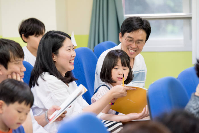 후암초등학교 학부모와 학생이 게임소통교육에 참여했다.(사진=넷마블문화재단 제공)