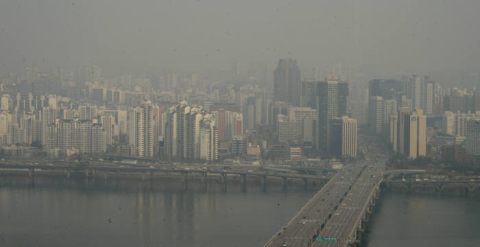 [국제]中 환경정책 영향 日제치고 세계 최대 LNG 수입국 됐다