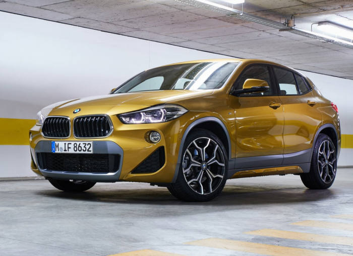 BMW X2.