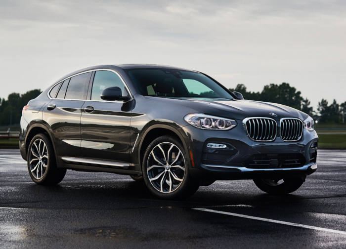 BMW X4.