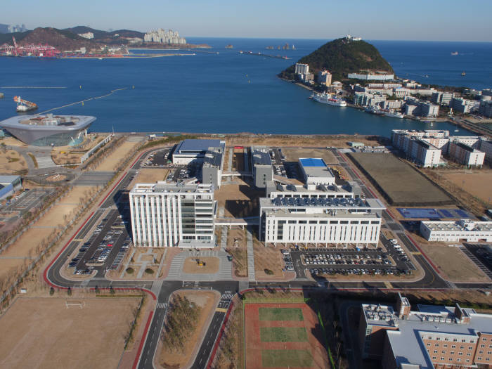 부산 영도구 동삼동에 자리잡은 한국해양과학기술원 부산 신청사 전경.