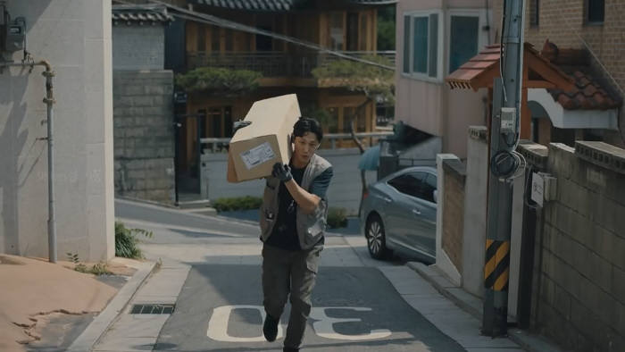 이베이코리아와 제일기획은 G마켓 온라인 광고 시간을 달리는 남자 영상.