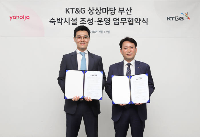 임상규 야놀자 부사장(왼쪽)과 김진한 KT&G 사회공헌실장.