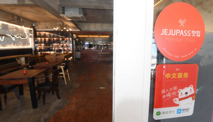 커넥티드카 렌터카를 이용중인 고객에게는 제주 52개 카페에서 음료를 무료로 제공한다.