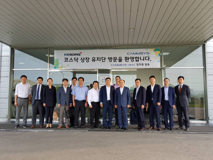 캠시스와 한국거래소 관계자들이 기념 촬영을 하고 있다(제공: 캠시스).