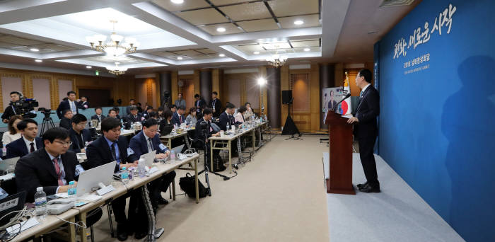 [평양정상회담]靑 "문 대통령 공항 환영행사에서 이동까지 모두 생중계"