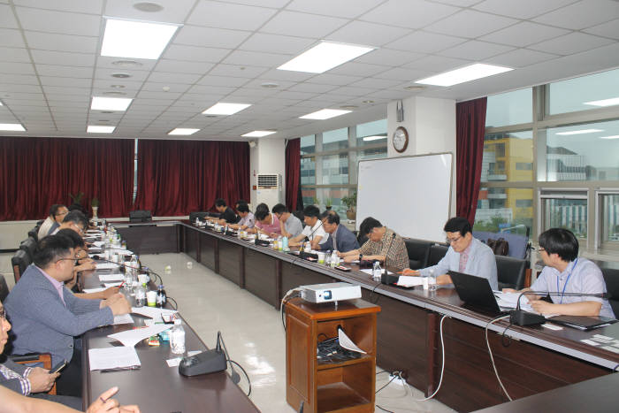 한국광산업진흥회가 구성한 광융합산업 인적자원개발협의체(SC) 회의 모습.