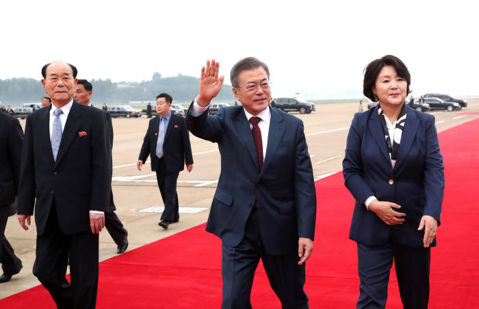 [평양정상회담]문 대통령, 평양 순안공항 출발