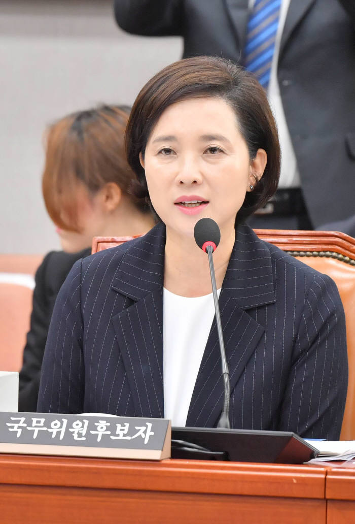 유은혜, 청문보고서 채택 불발...현역 국회의원 최초