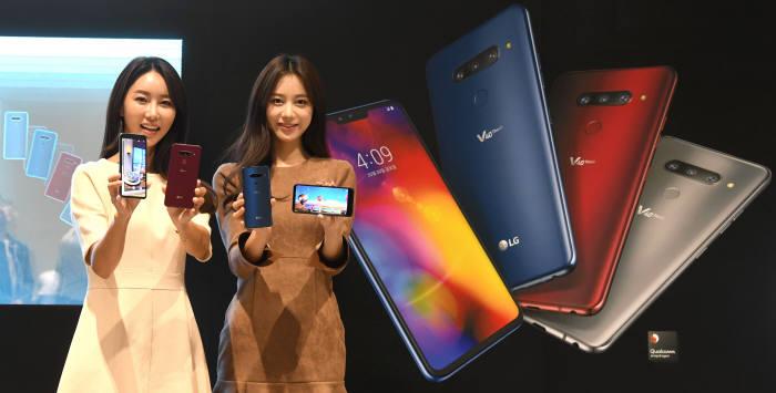 5개 카메라 장착한 LG 'V40 씽큐'