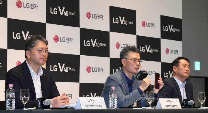 황정환 LG전자 부사장, 'V40 얇고 카메라, 오디오 성능 좋다'