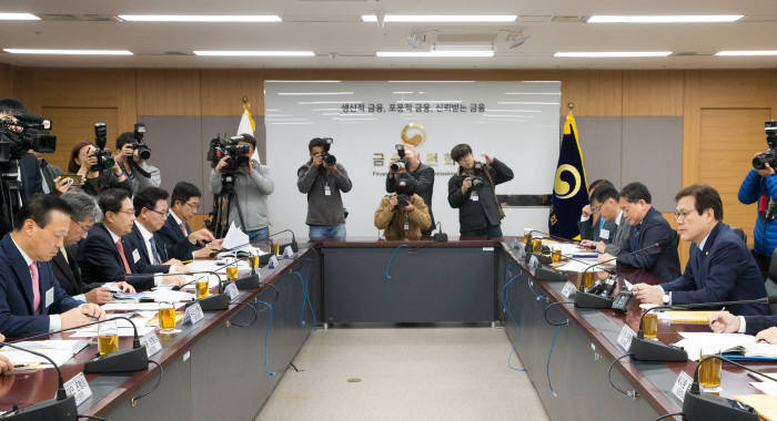 은행권 동산담보대출 실적 4년 만에 증가세... 최종구 위원장, 독려 나서