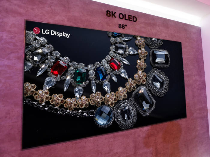 LG디스플레이의 88인치 8K OLED (사진=LG디스플레이)