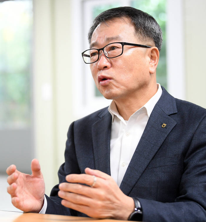 [人사이트]한기열 NH농협은행 부행장 "스마트팜+금융 콜라보, IT청년농 양성 추진"