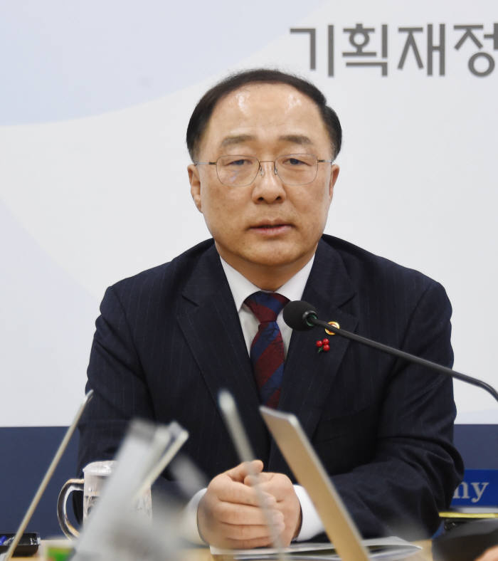 홍남기 "3개월 탄력근로 단위기간 곧 변화…내년 2월 논의 마무리"