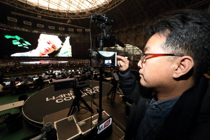 KT, 5G 상용망으로 워너원 콘서트 생중계 성공