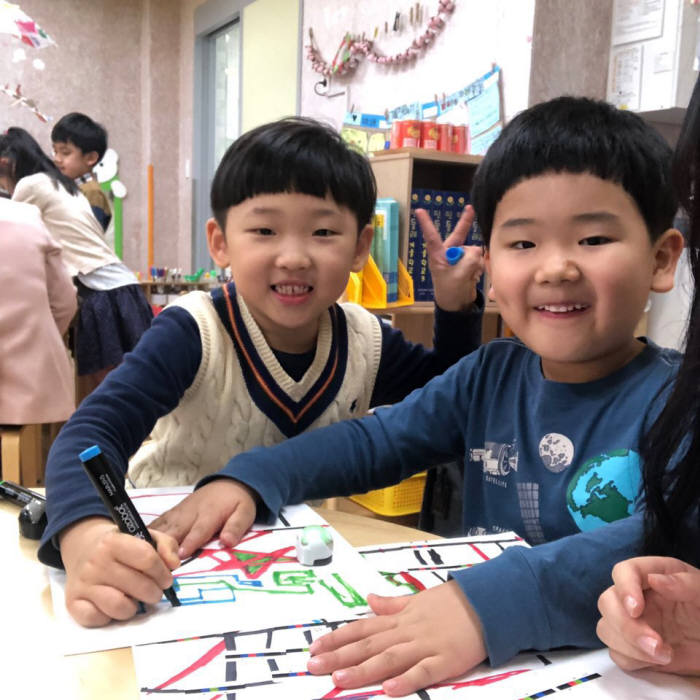 조선대 SW융합교육원은 25일 조선대 어린이집 7세반 대상으로 찾아가는 유치원 로봇코딩특강을 실시했다.