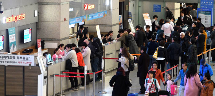 설 연휴 앞두고 벌써부터 붐비는 인천국제공항