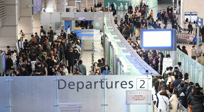 설 연휴 앞두고 벌써부터 붐비는 인천국제공항