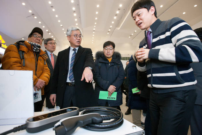 한국 전자IT산업 융합 전시회 찾은 임대식 과학기술정보통신부 과학기술혁신본부장