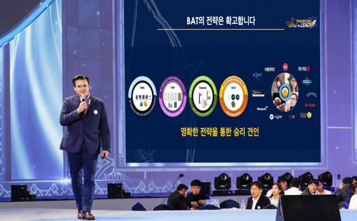 매튜 쥬에리 BAT코리아 사장이 25일부터 이틀간 경주 화백센터에서 진행된 2019 전국 세일즈 컨퍼런스에서 발표를 하고 있다.